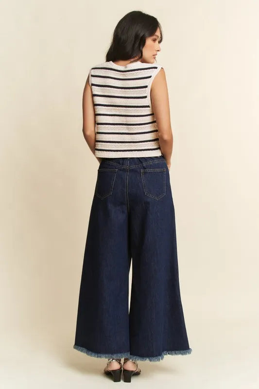 Davi & Dani Sleeveless Cropped Striped Sweater Knit Vest Top 0a522ccb-eb17-45d0-9d8a-0bc826c400ed-Max-Origin