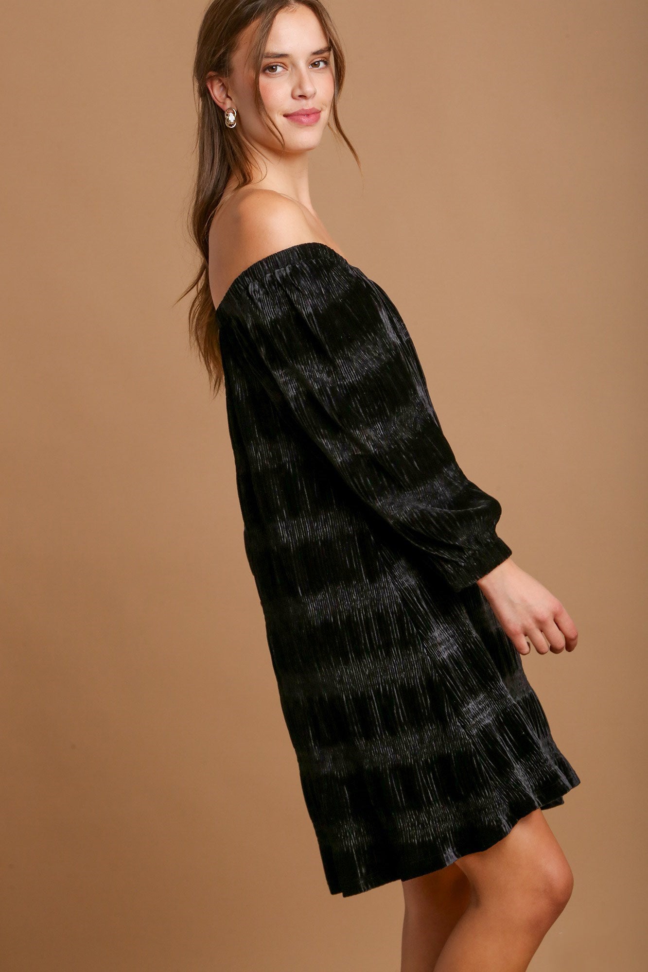 Umgee Off-Shoulder Balloon Sleeve Velvet Mini Dress Umgee Off-Shoulder Balloon Sleeve Velvet Mini Dress