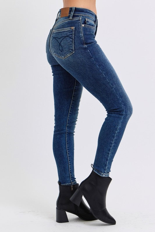 Judy Blue Full Size Mid-Rise Waist Skinny Jeans with Pockets Judy Blue Full Size Mid-Rise Waist Skinny Jeans with Pockets - TopFashionHQ