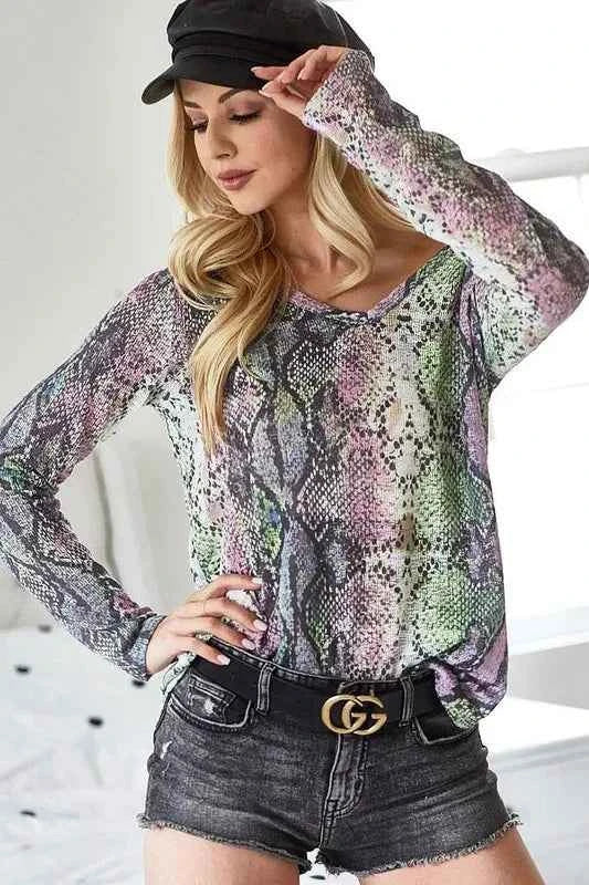 BiBi Snakeskin Print Low Gauge Hacci V Neck Top BiBi Snakeskin Print Low Gauge Hacci V Neck Top