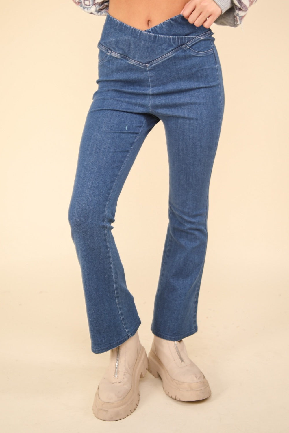 VERY J Washed Denim Stretchy Crossover Waist Leggings VERY J Washed Denim Stretchy Crossover Waist Leggings - TopFashionHQ