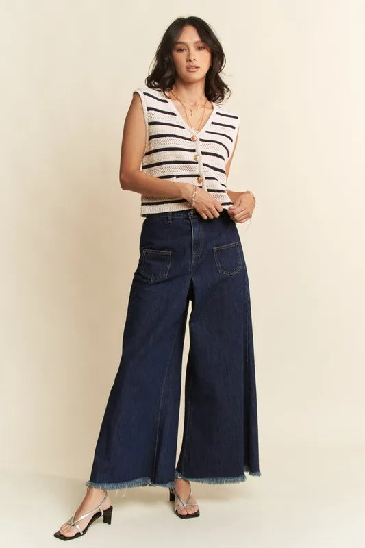 Davi & Dani Sleeveless Cropped Striped Sweater Knit Vest Top 28d99234-fd89-4f24-90de-c4984e36daea-Max-Origin