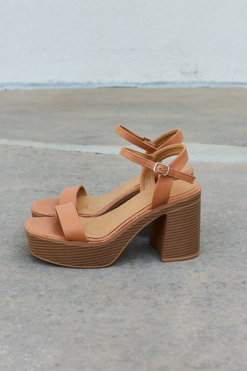 Weeboo Feel It Platform Heel Sandals Weeboo Feel It Platform Heel Sandals - TopFashionHQ