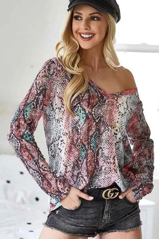 BiBi Snakeskin Print Low Gauge Hacci V Neck Top BiBi Snakeskin Print Low Gauge Hacci V Neck Top