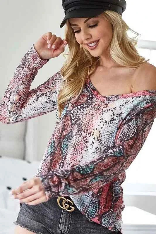 BiBi Snakeskin Print Low Gauge Hacci V Neck Top BiBi Snakeskin Print Low Gauge Hacci V Neck Top