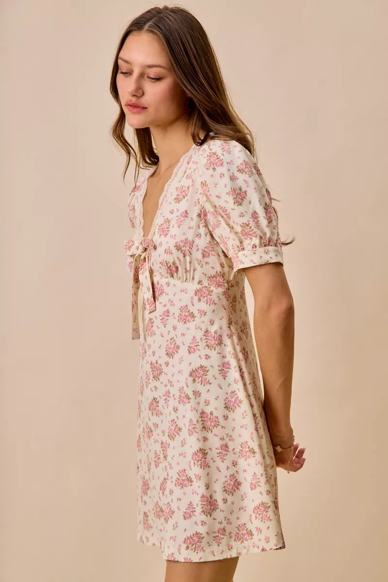 SO ME Floral Lace Trimed Short Sleeves Mini Dress 4a7e2068e4964e7fb26994a7f64978ff-Max-Origin