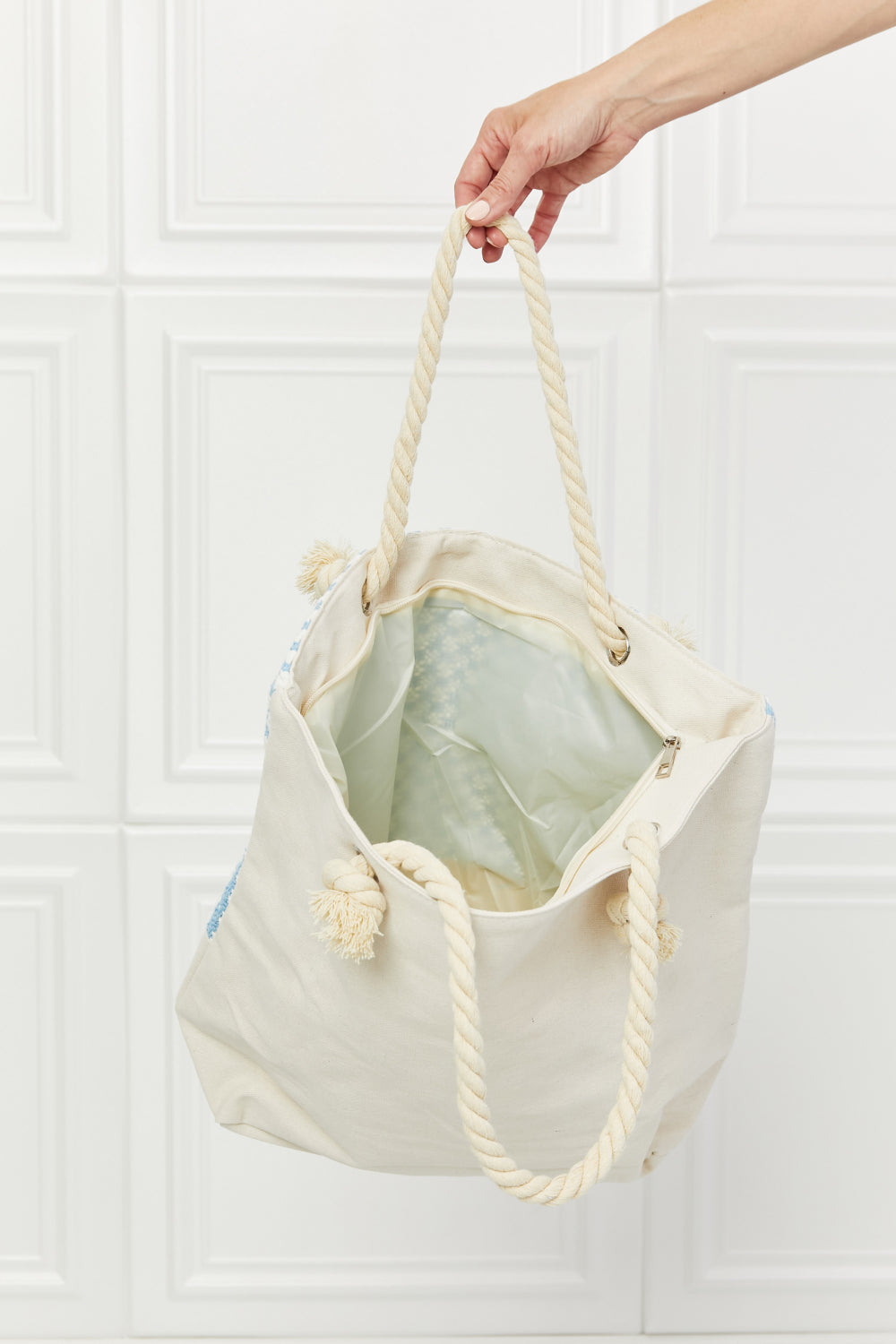 Justin Taylor Picnic Date Tassel Tote Bag Justin Taylor Picnic Date Tassel Tote Bag - TopFashionHQ