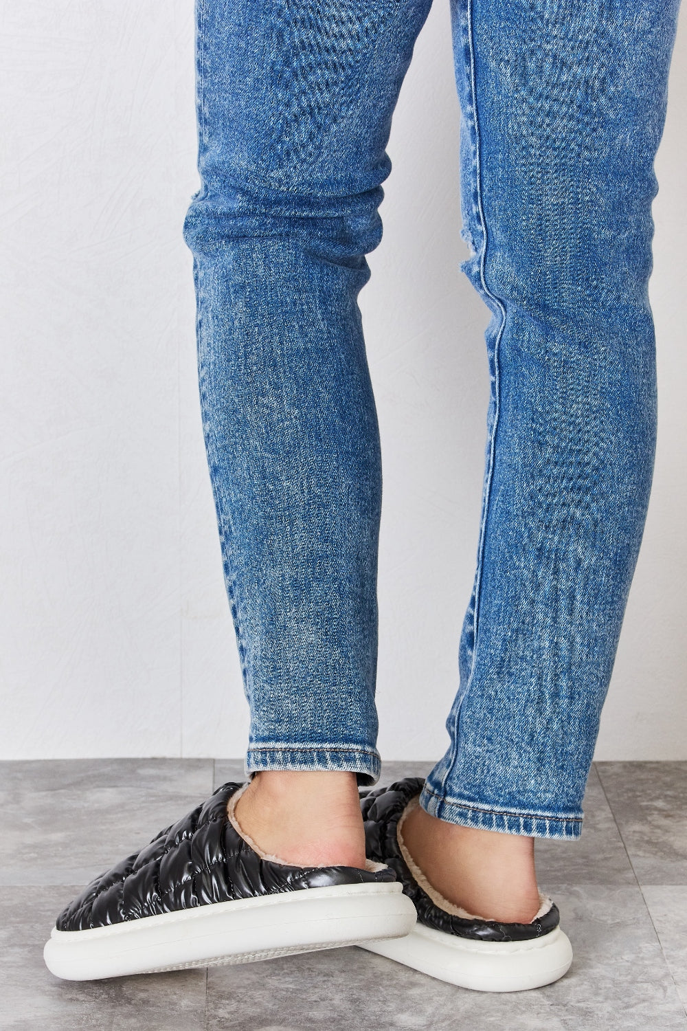 Melody Puffer Plush Slippers Melody Puffer Plush Slippers - TopFashionHQ