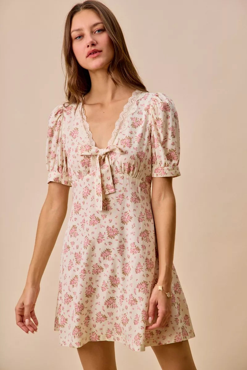 SO ME Floral Lace Trimed Short Sleeves Mini Dress 81a48c3e23884e31a0de3e5df134354d-Max-Origin