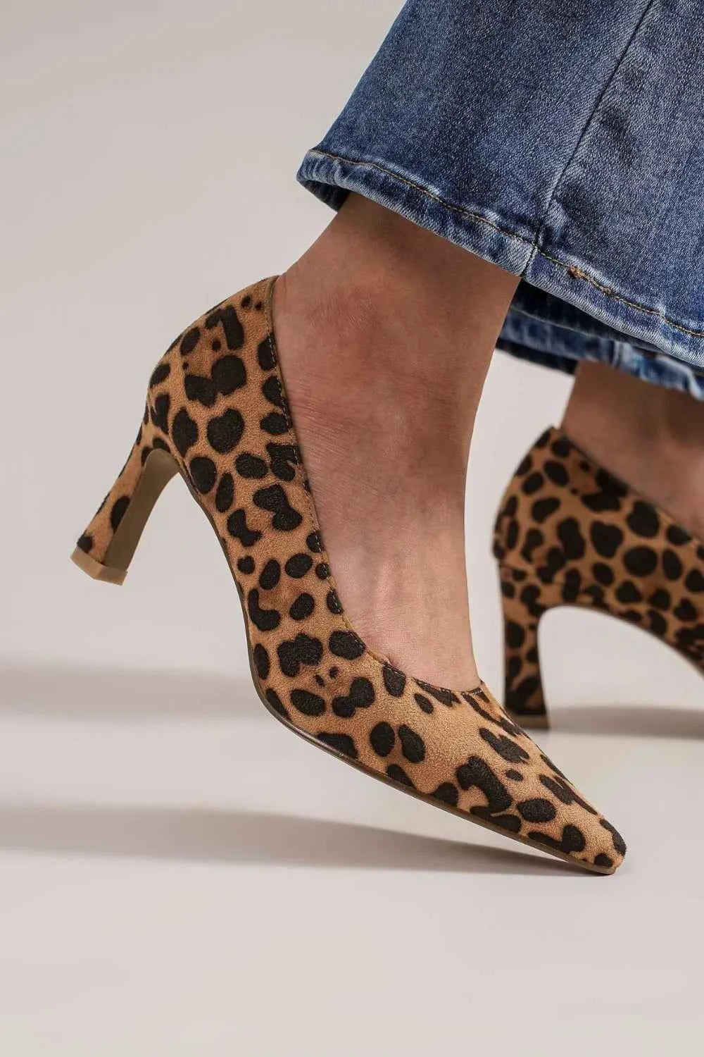 Beast Fashion Faux Suede Leopard Point Toe Pumps Beast Fashion Faux Suede Leopard Point Toe Pumps