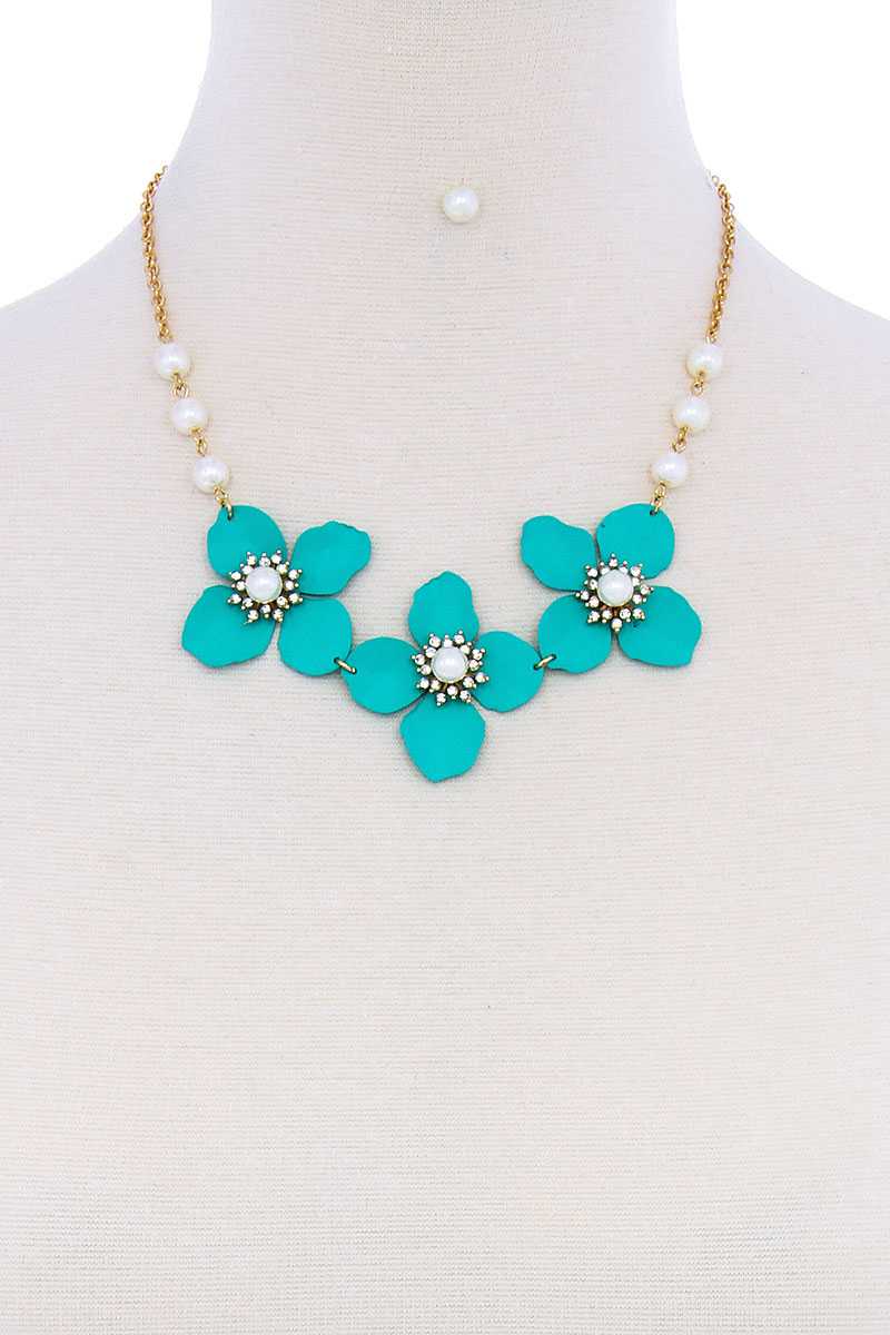 Stylish Flower And Pearl Necklace Set Stylish Flower And Pearl Necklace Set - TopFashionHQ