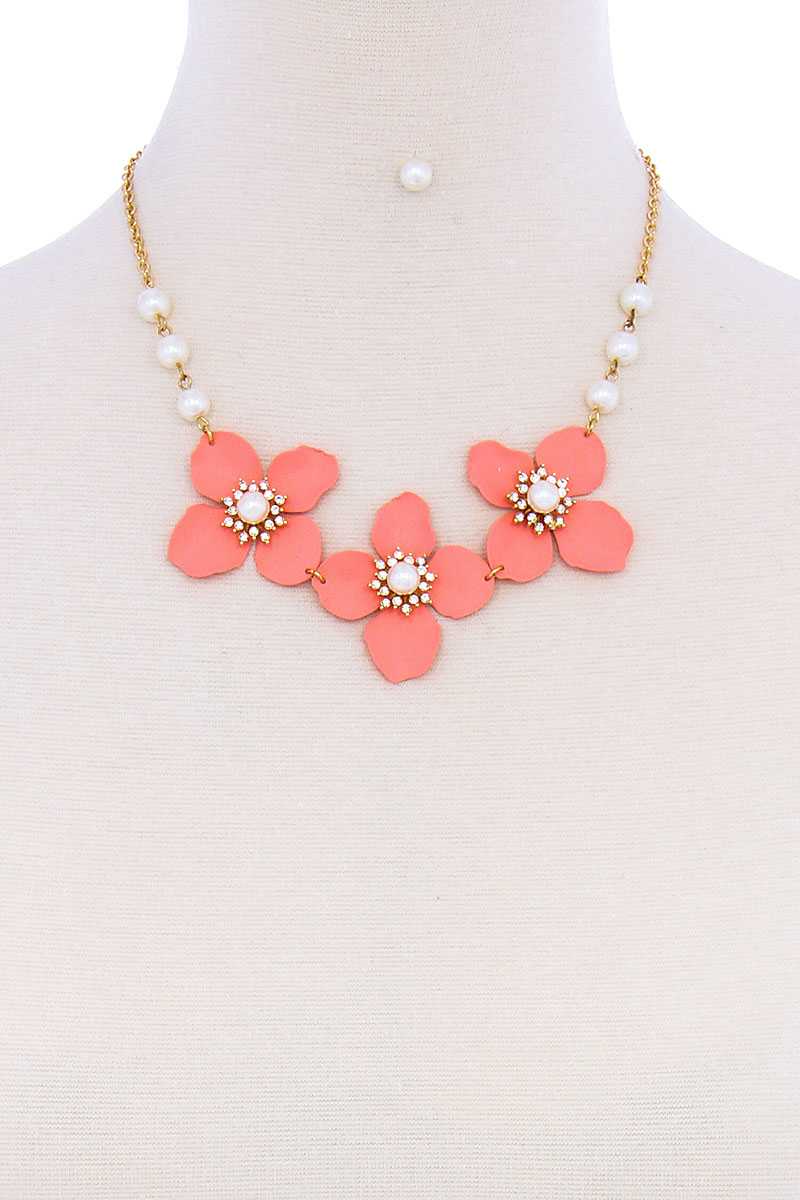 Stylish Flower And Pearl Necklace Set Stylish Flower And Pearl Necklace Set - TopFashionHQ