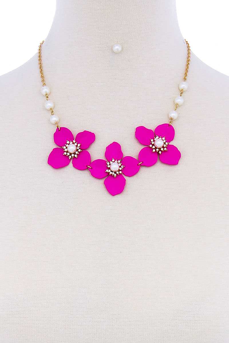 Stylish Flower And Pearl Necklace Set Stylish Flower And Pearl Necklace Set - TopFashionHQ