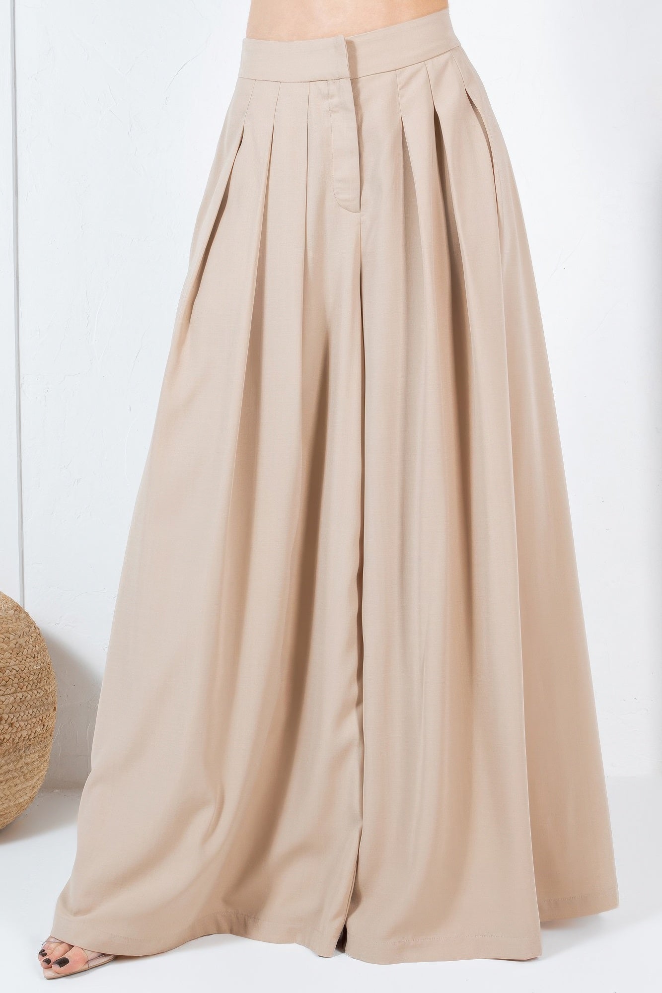 Large Hem Wide Leg Pleated Solid Pants product image