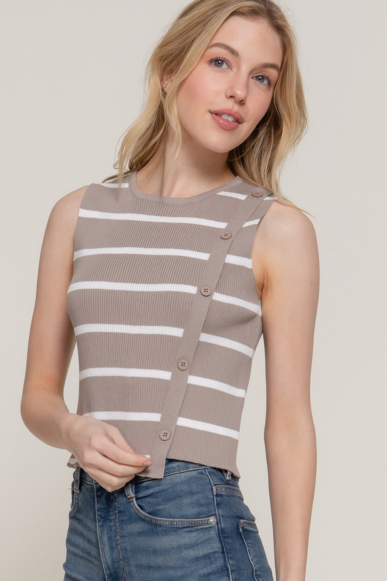 Sleeveless Diagonal Shape Stripe Spring Sweater product image