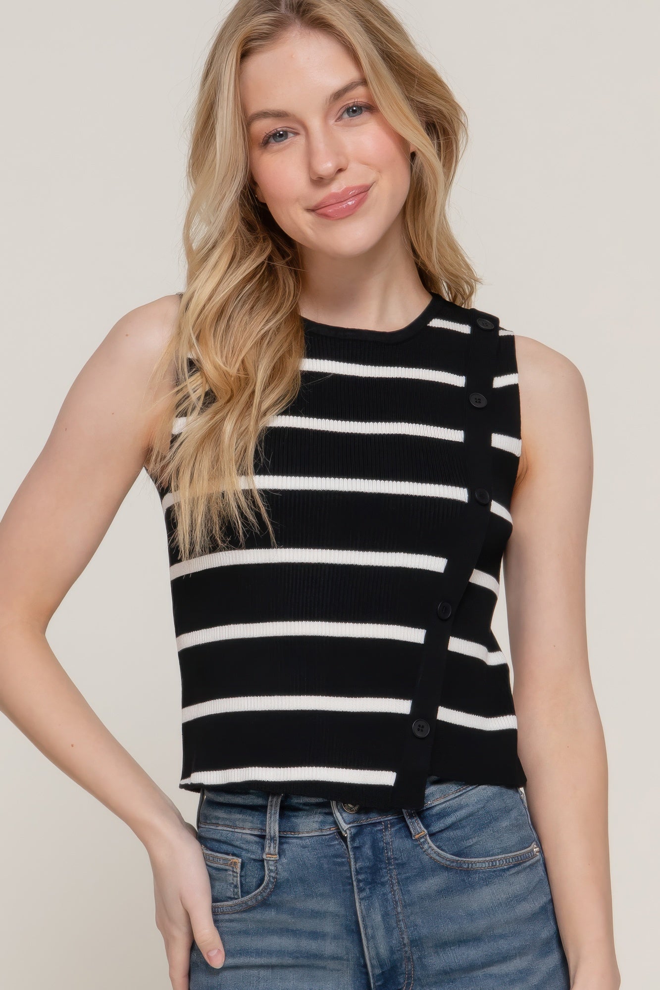 Sleeveless Diagonal Shape Stripe Spring Sweater product image