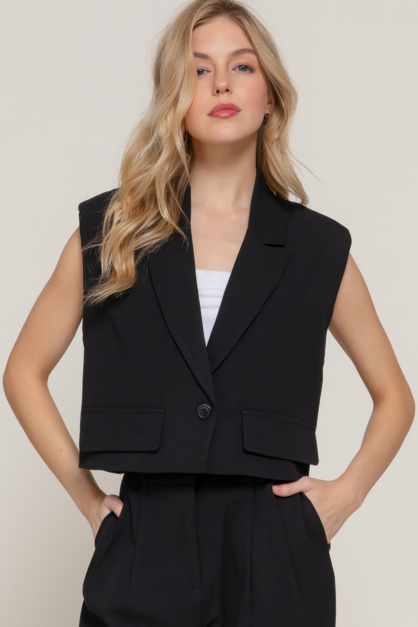 Lapel Collar W/shoulder Pads Vest product image