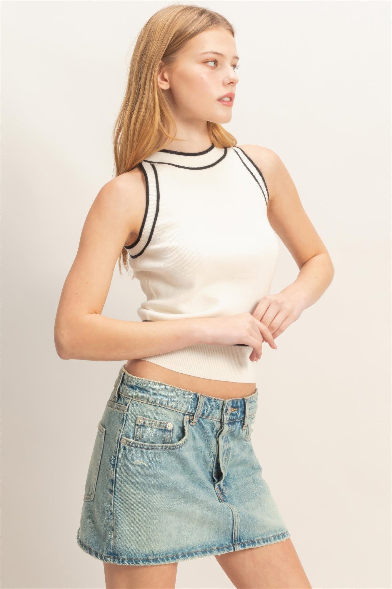 Contrast Trim Sleeveless Ribbed Top product image
