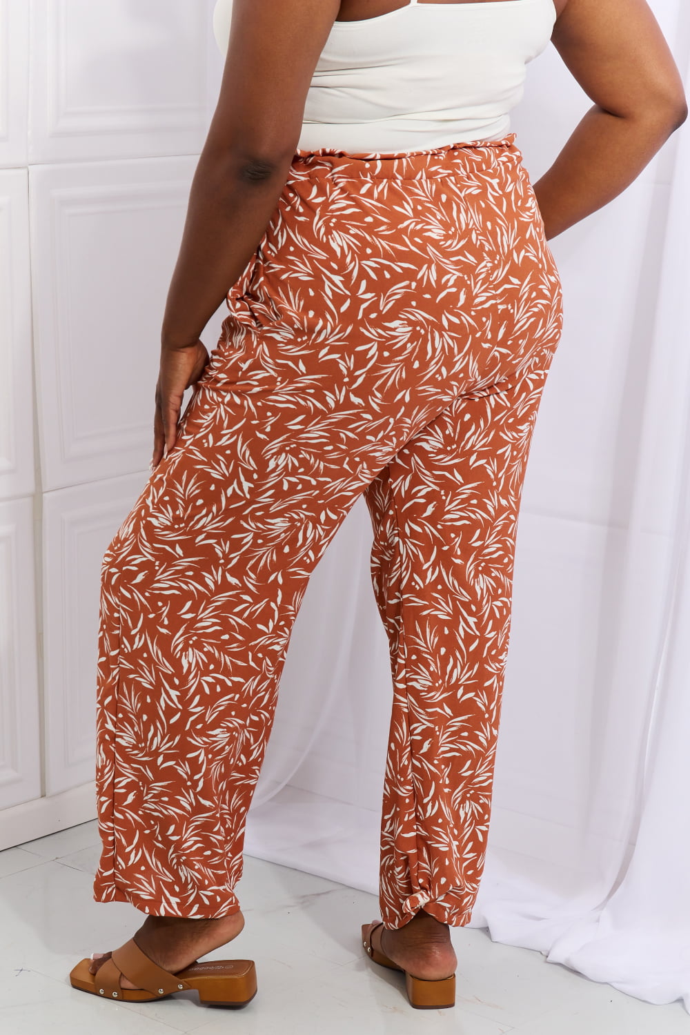 Heimish Right Angle Full Size Geometric Printed Pants in Red Orange Heimish Right Angle Full Size Geometric Printed Pants in Red Orange - TopFashionHQ