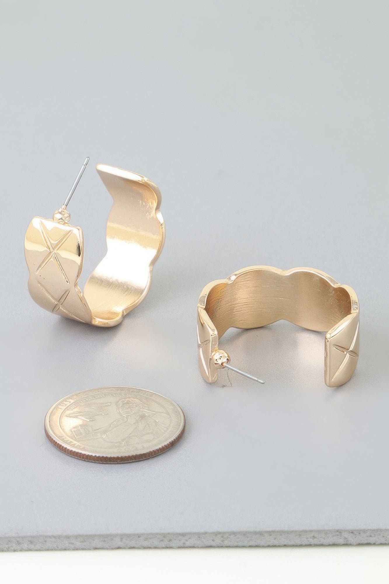 Diamond Quilt Cut Hoop Earrings product image