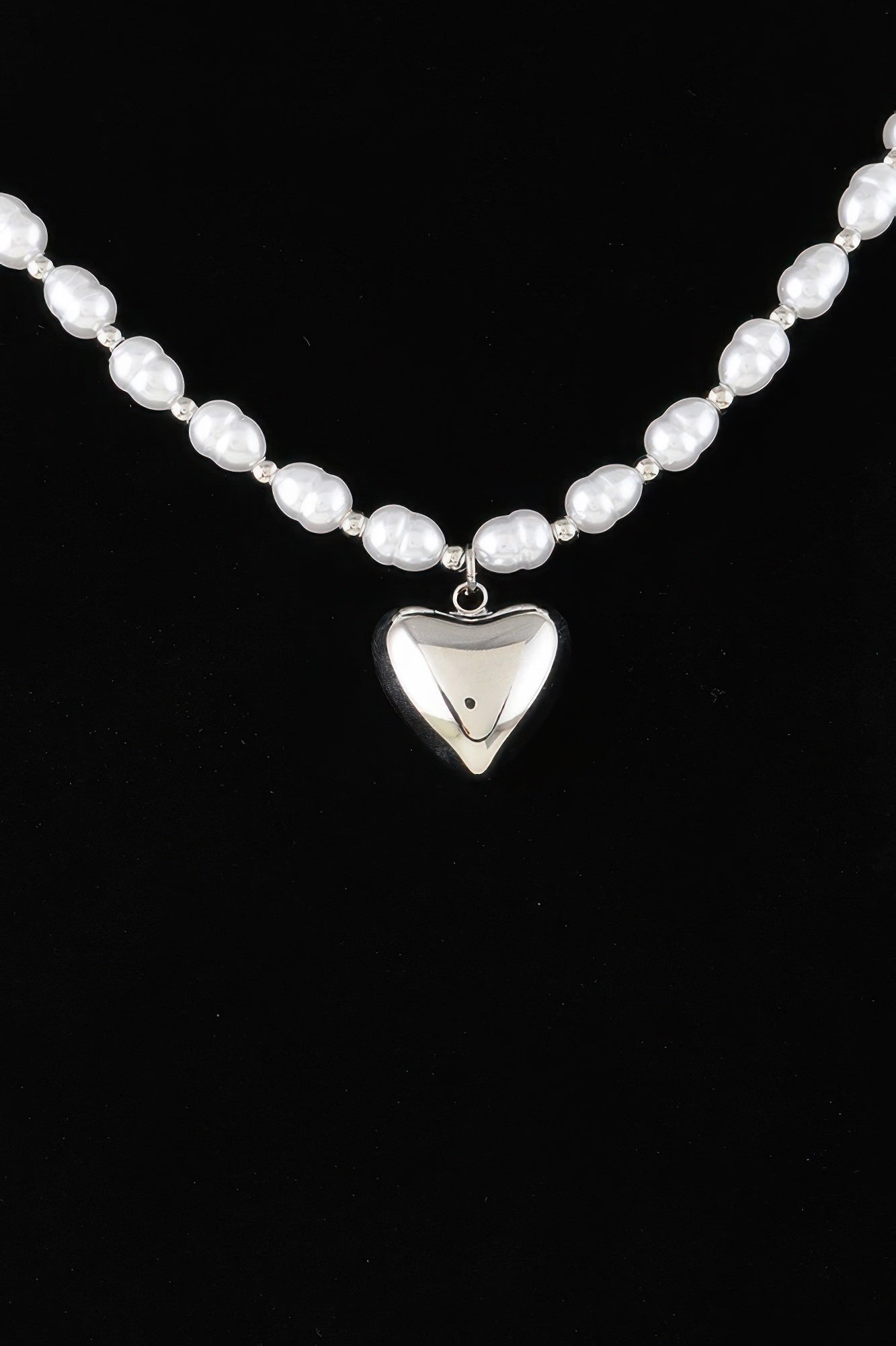 Shiny Heart Pearl Beaded Necklace product image