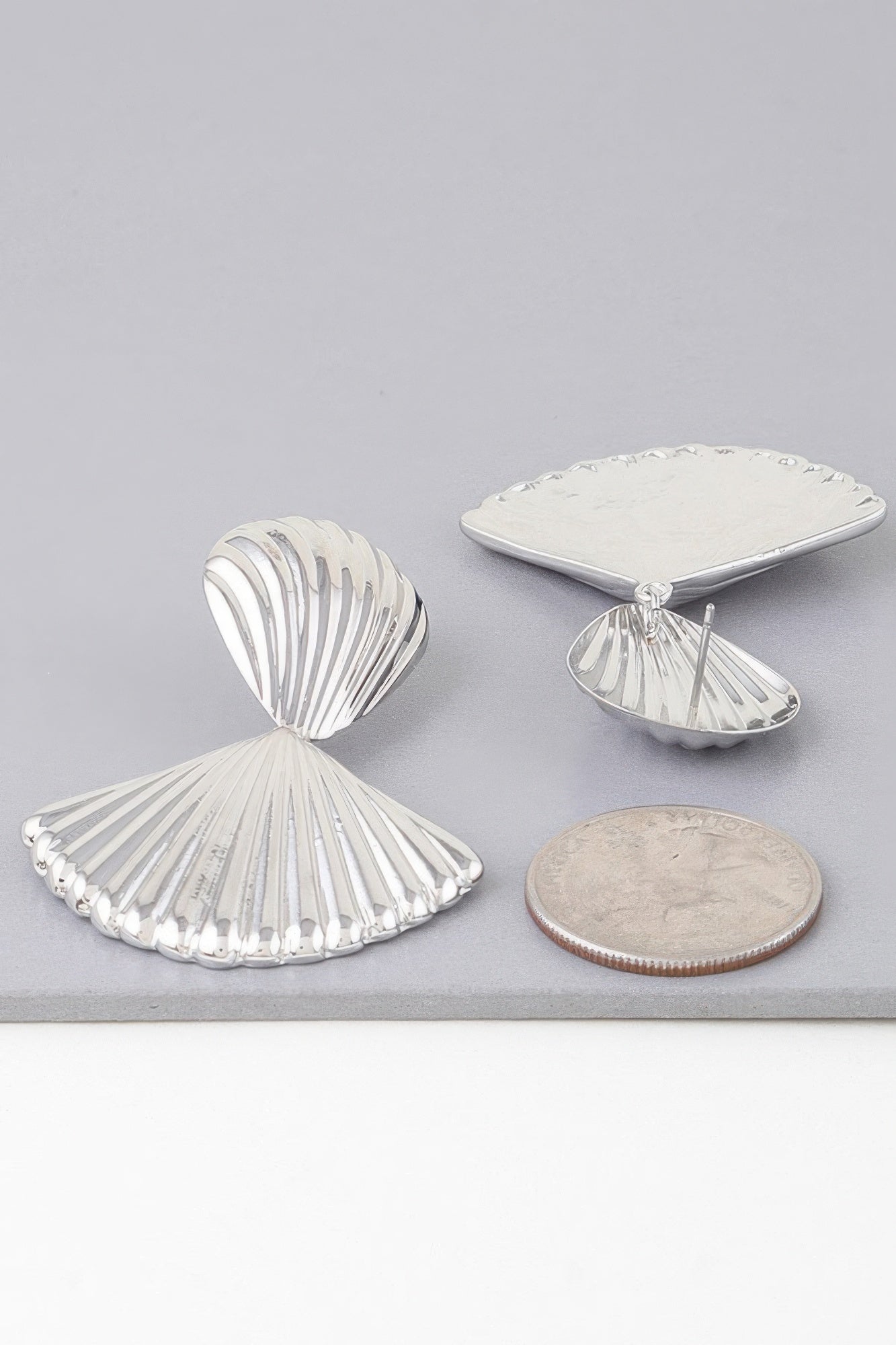 Shiny Ribbed Clam Shell Earrings product image