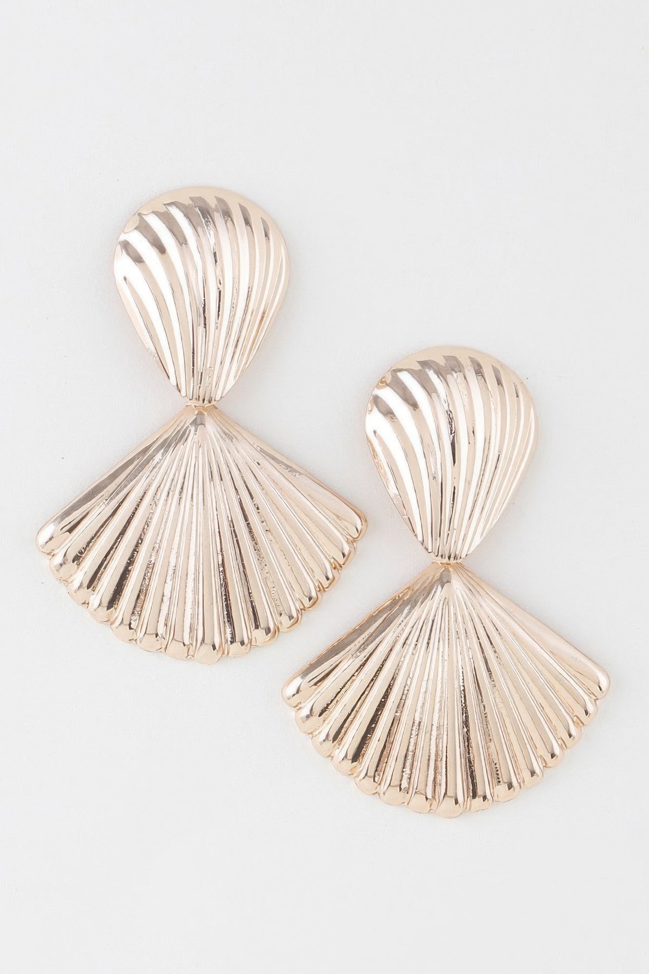 Shiny Ribbed Clam Shell Earrings product image