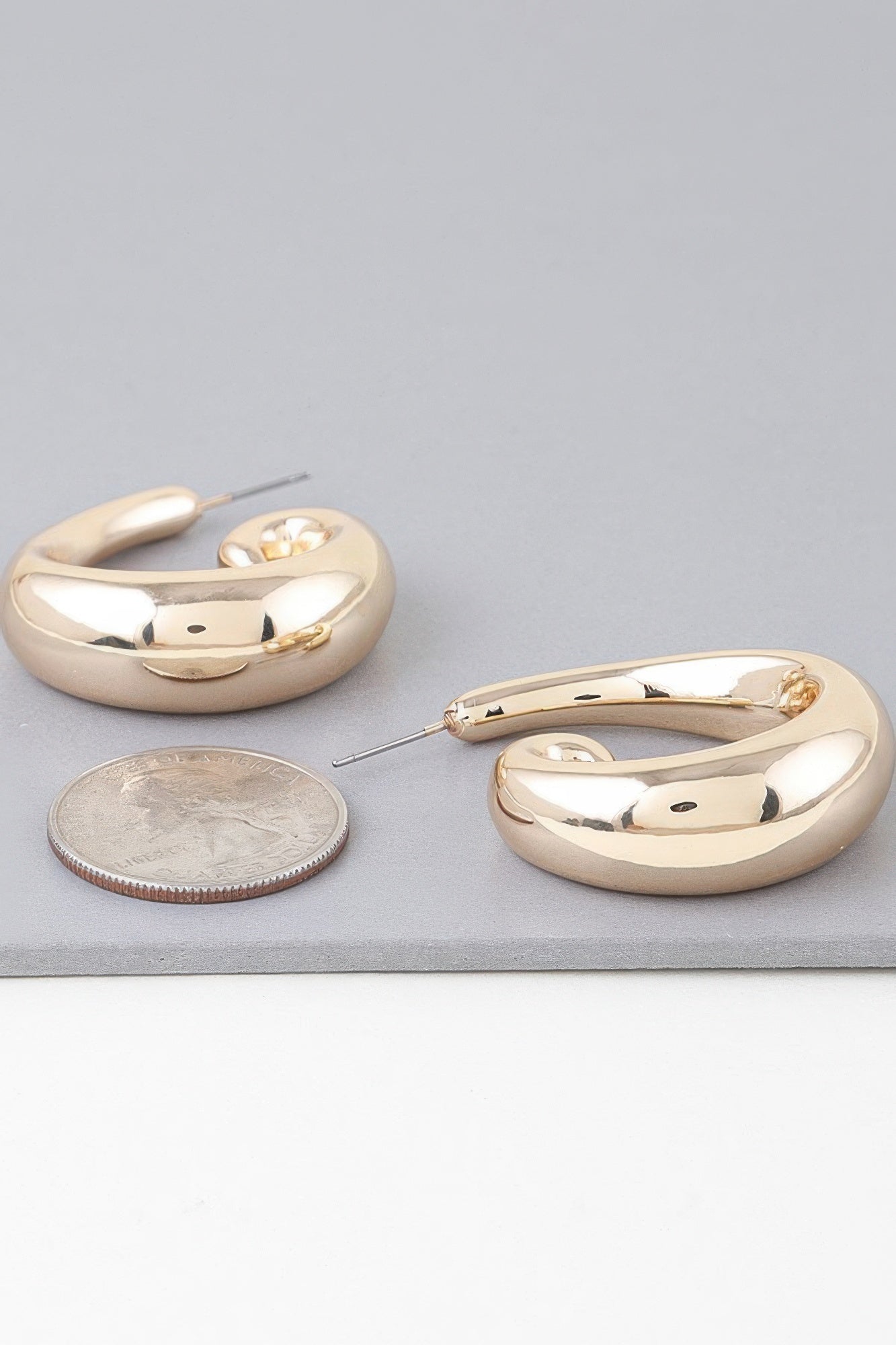 Shiny Wave Curl Hoop Earrings product image