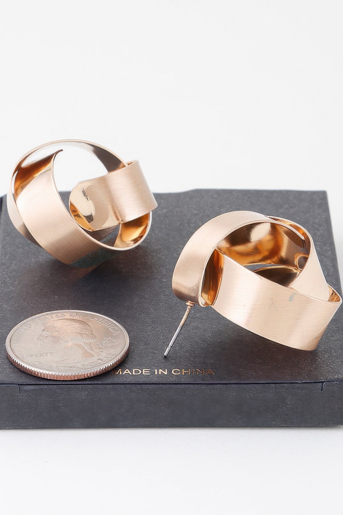 Delicate Shiny Curved Earrings product image