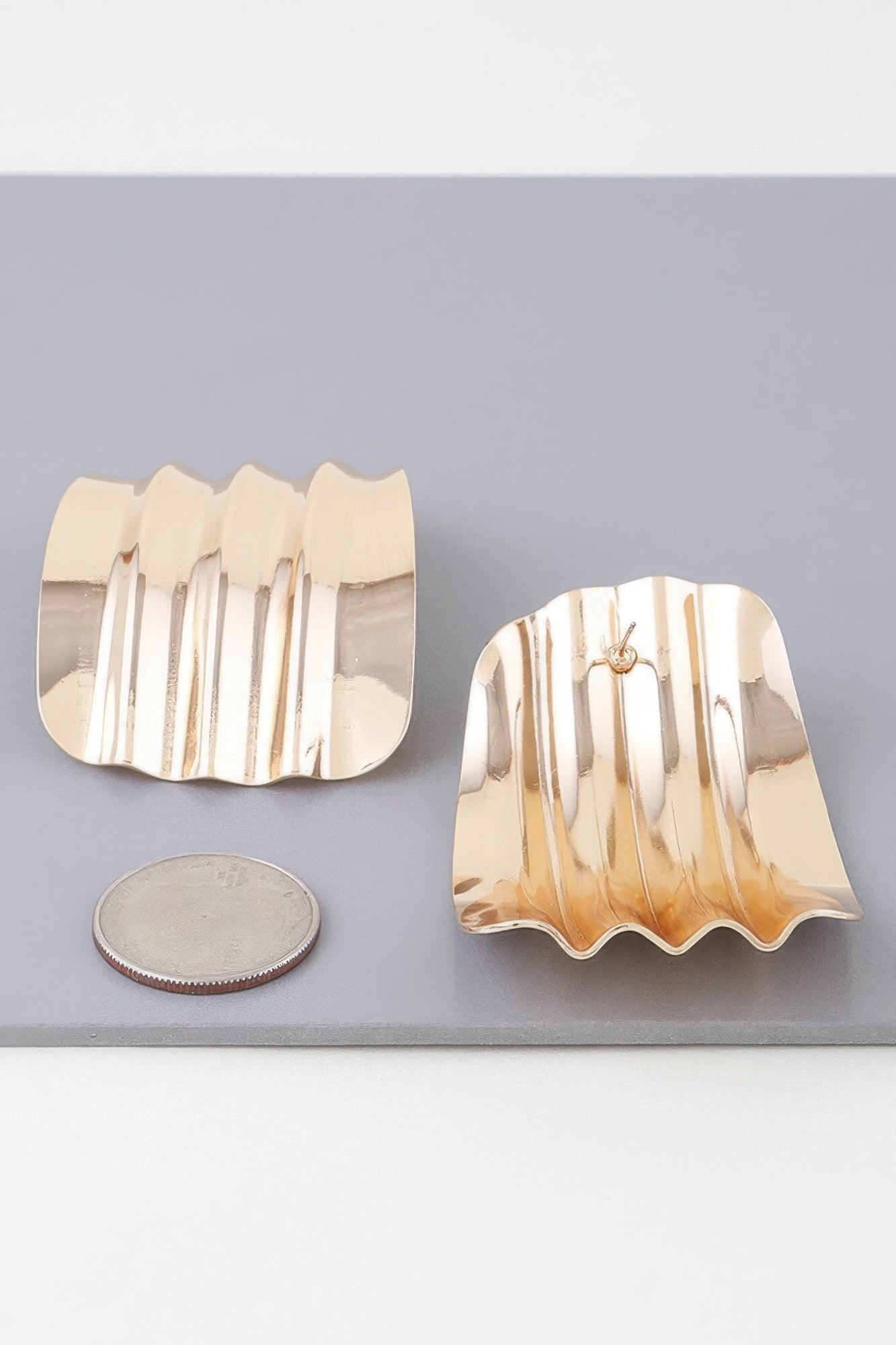 Shiny Ribbed Curve Earrings product image