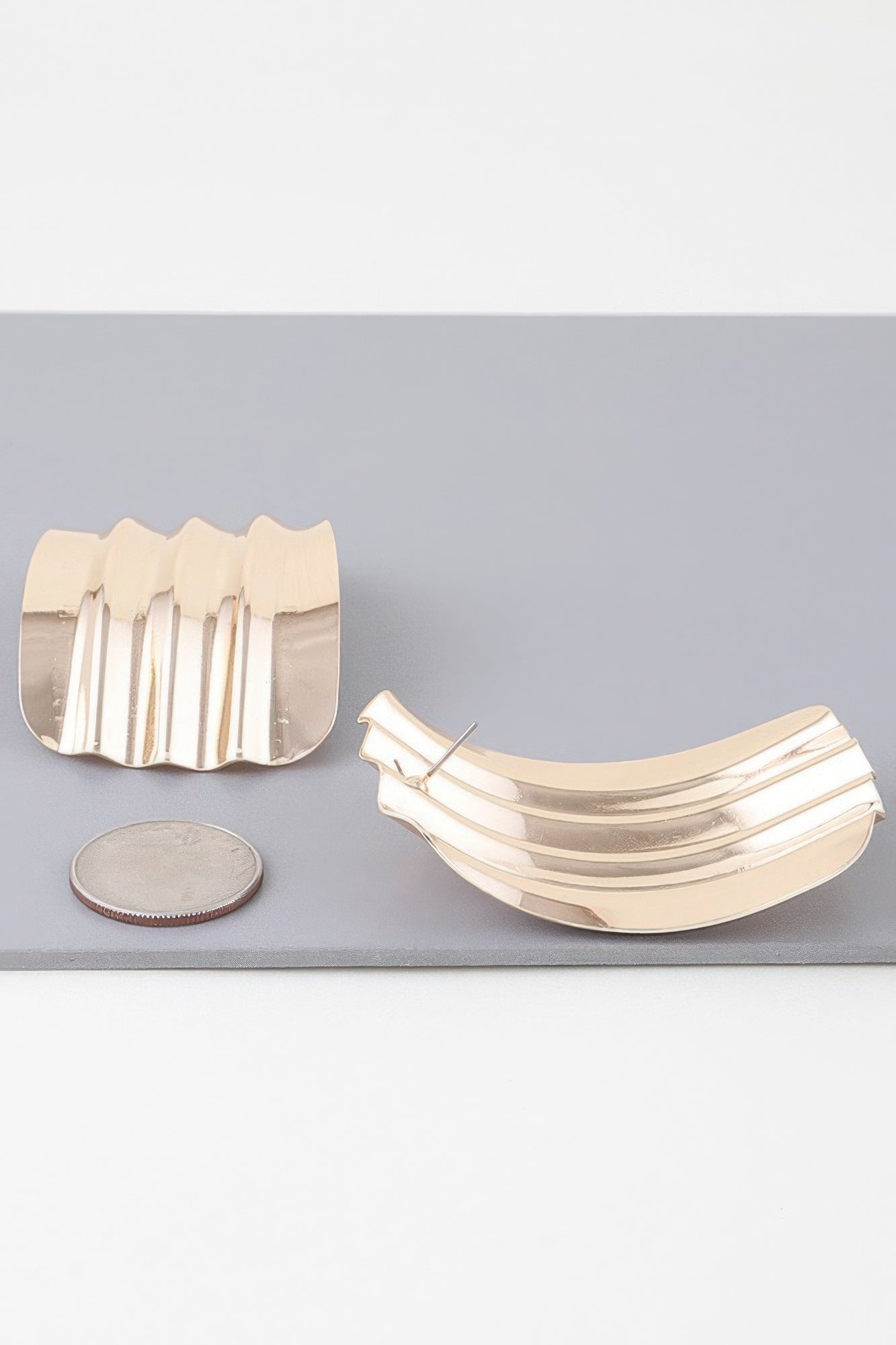 Shiny Ribbed Curve Earrings product image