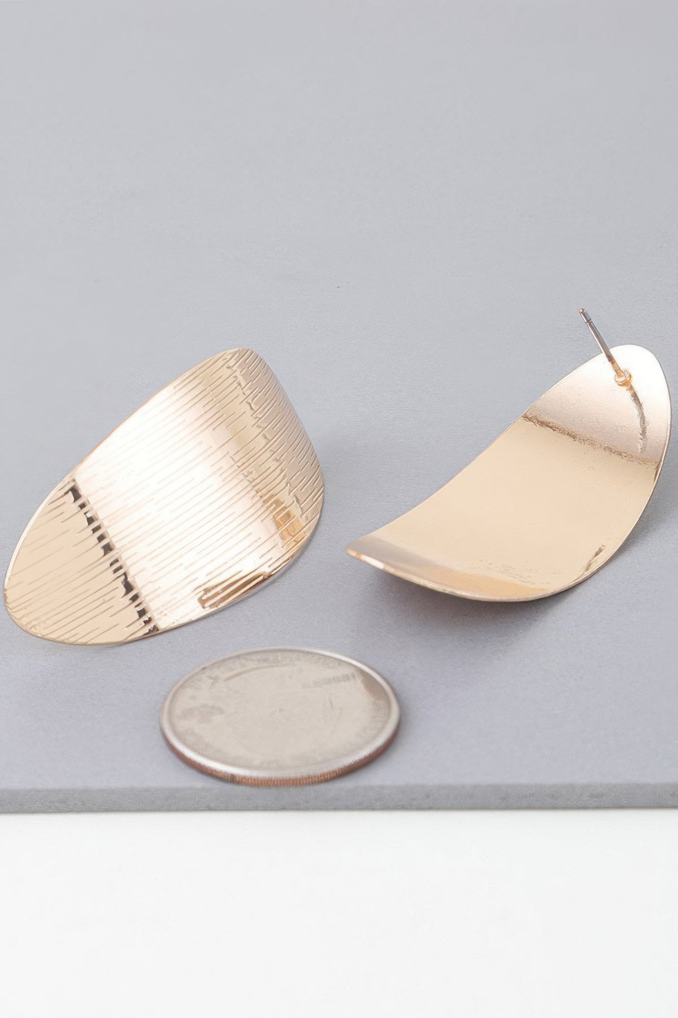 Shiny Curved Peel Earrings product image