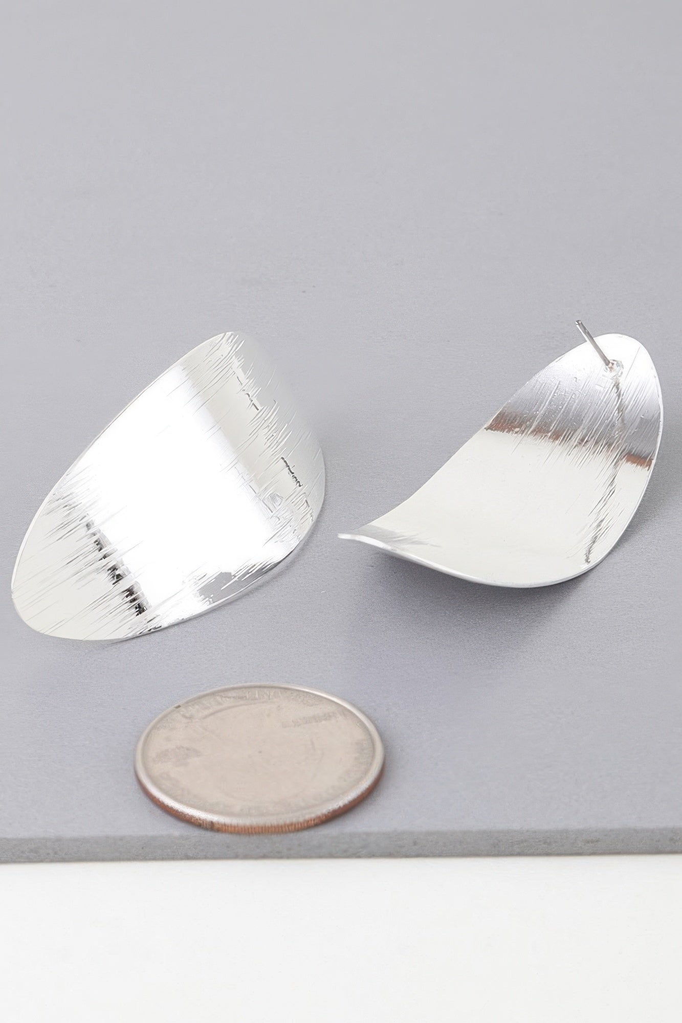 Shiny Curved Peel Earrings product image