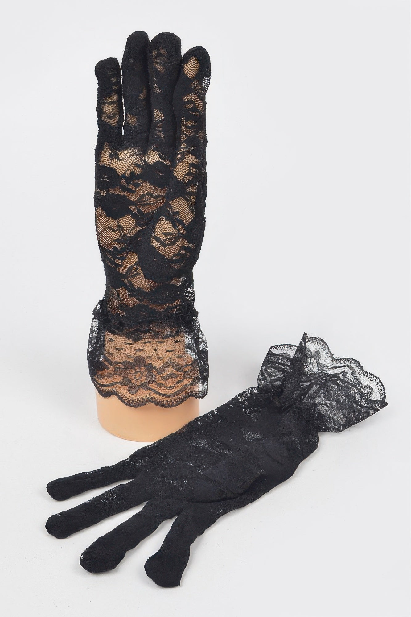 Delicate Lace Gloves product image