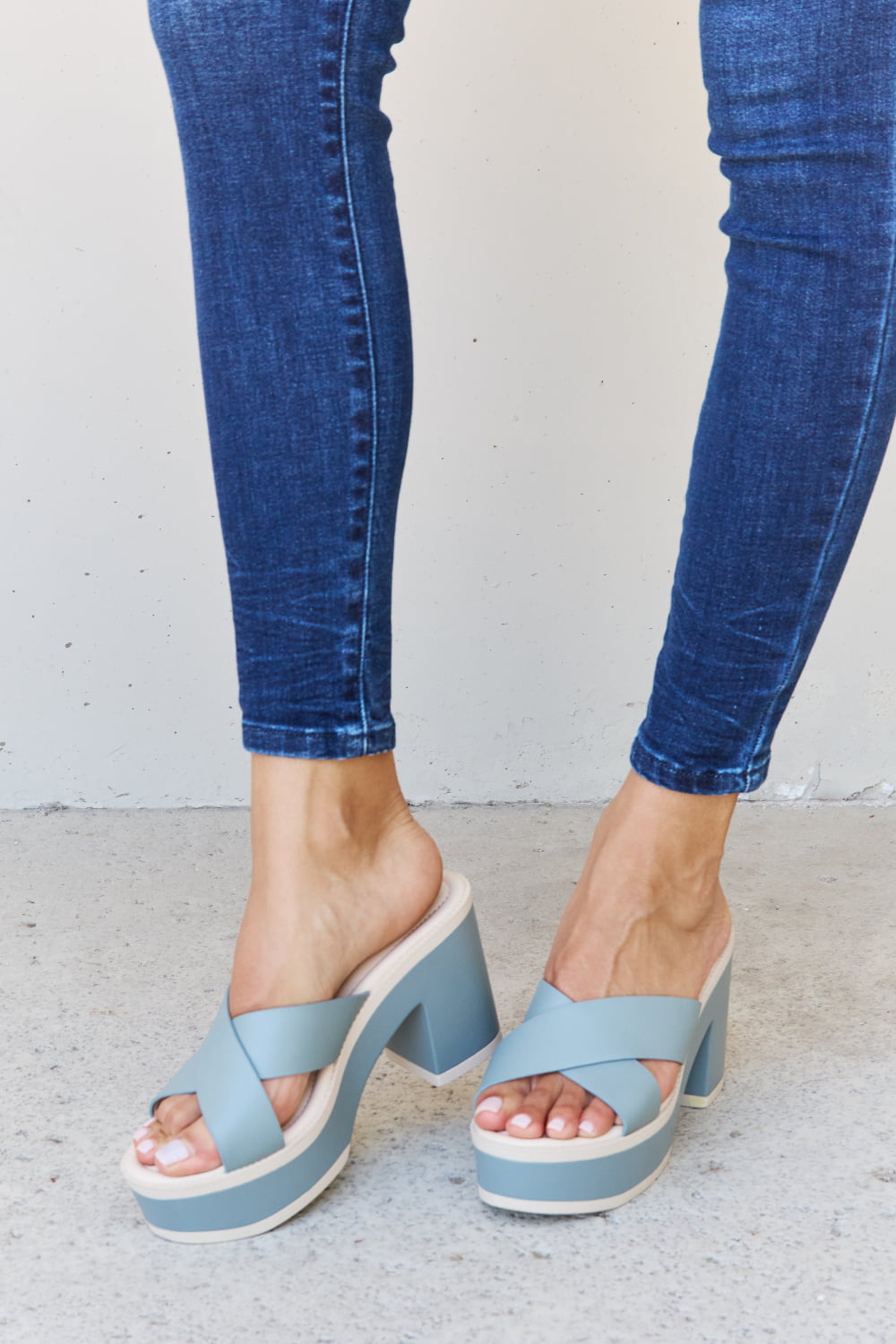 Weeboo Cherish The Moments Contrast Platform Sandals in Misty Blue Weeboo Cherish The Moments Contrast Platform Sandals in Misty Blue - TopFashionHQ