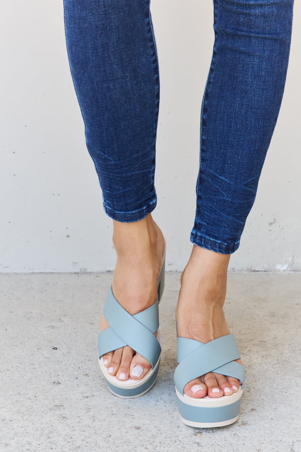 Weeboo Cherish The Moments Contrast Platform Sandals in Misty Blue Weeboo Cherish The Moments Contrast Platform Sandals in Misty Blue - TopFashionHQ