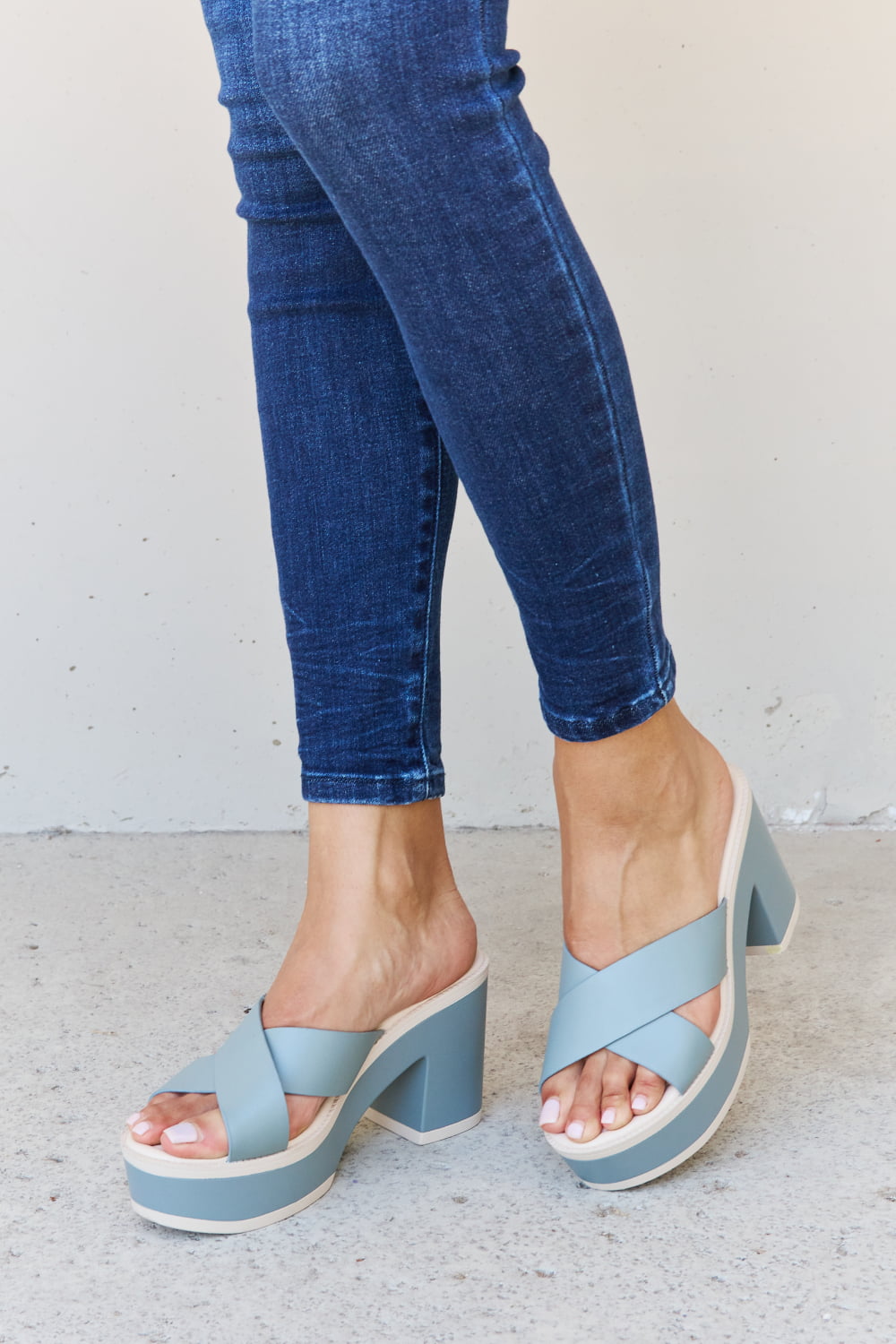 Weeboo Cherish The Moments Contrast Platform Sandals in Misty Blue Weeboo Cherish The Moments Contrast Platform Sandals in Misty Blue - TopFashionHQ