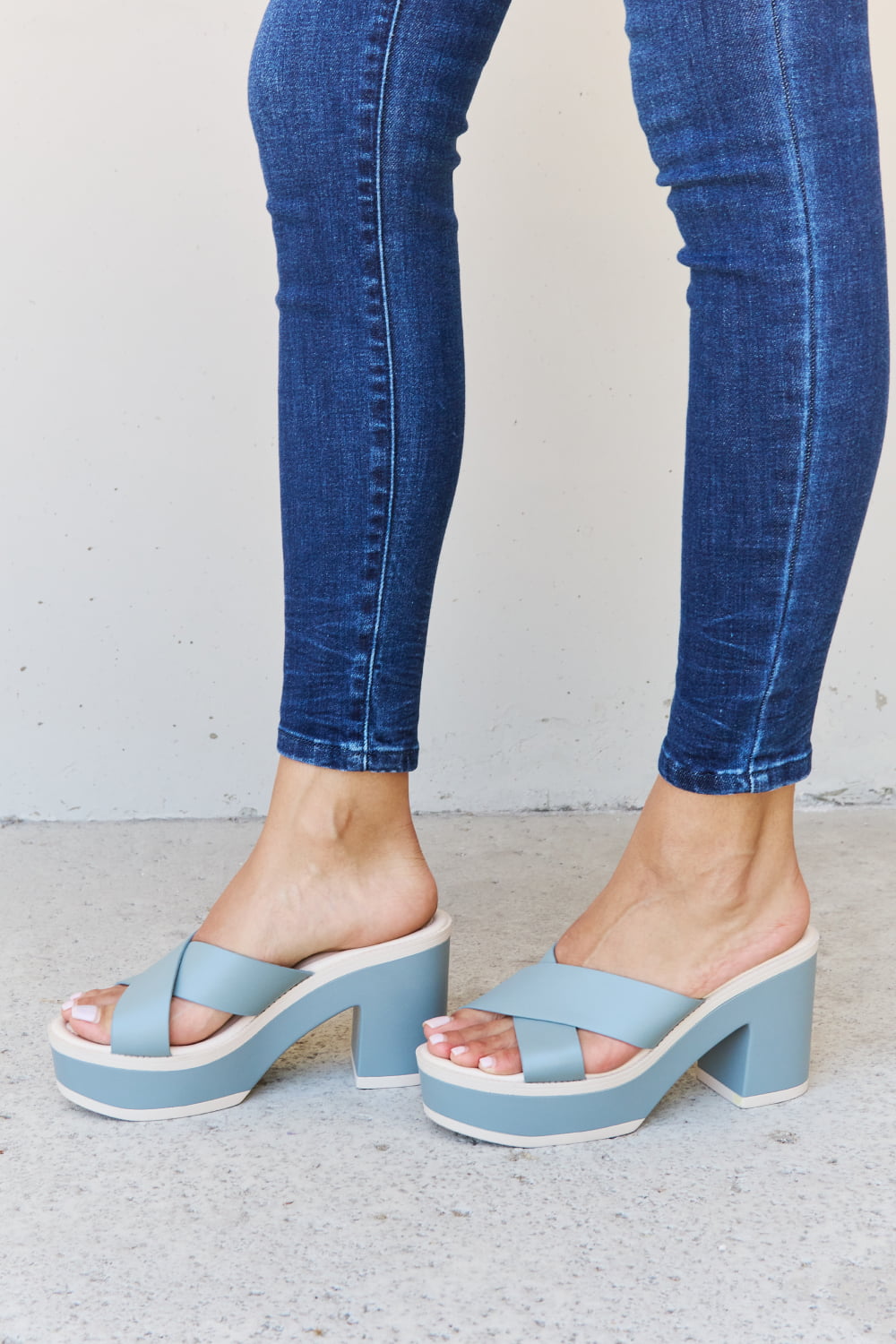 Weeboo Cherish The Moments Contrast Platform Sandals in Misty Blue Weeboo Cherish The Moments Contrast Platform Sandals in Misty Blue - TopFashionHQ