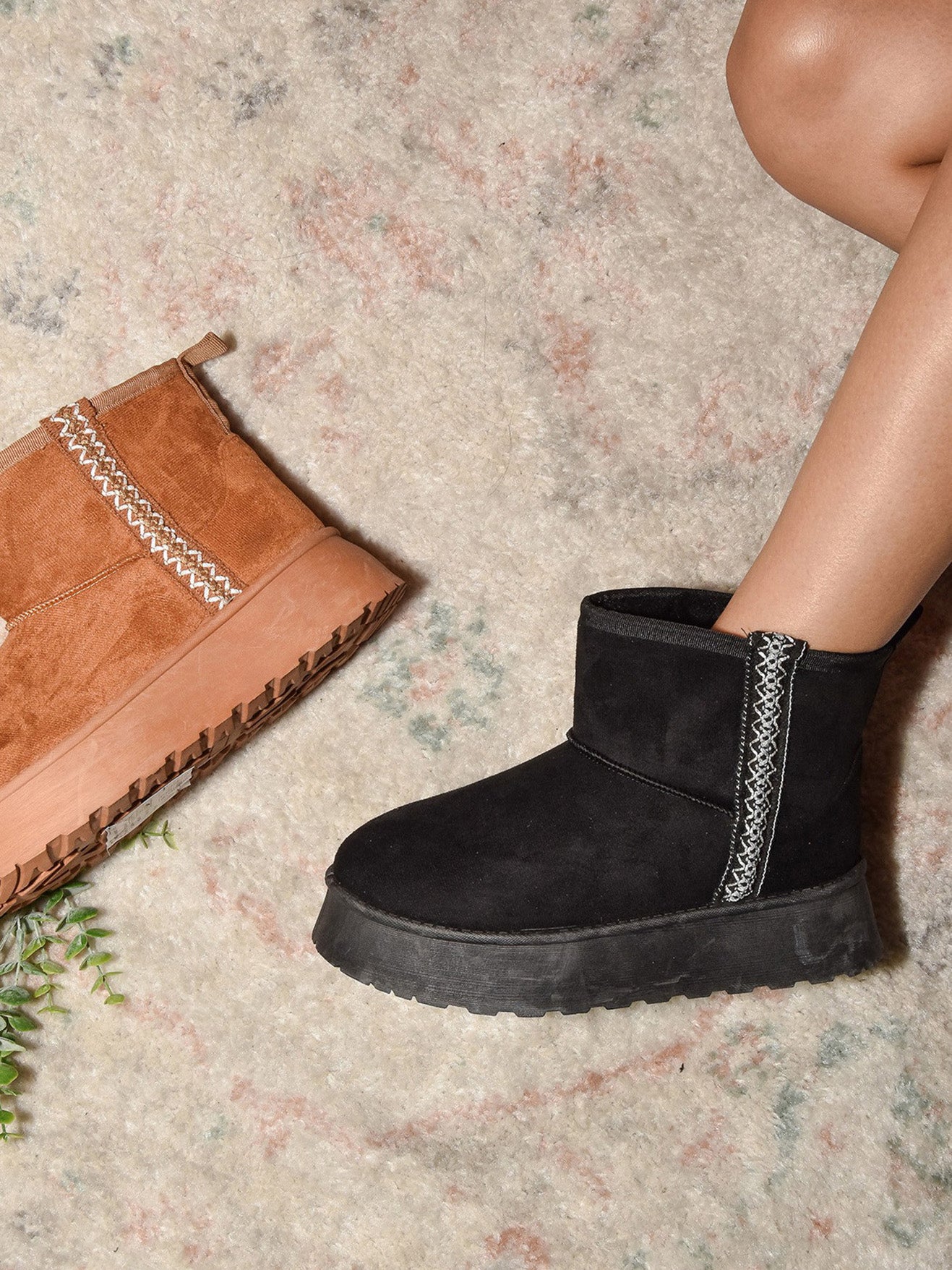 WILD DIVA Round Toe Platform Boots WILD DIVA Round Toe Platform Boots - TopFashionHQ