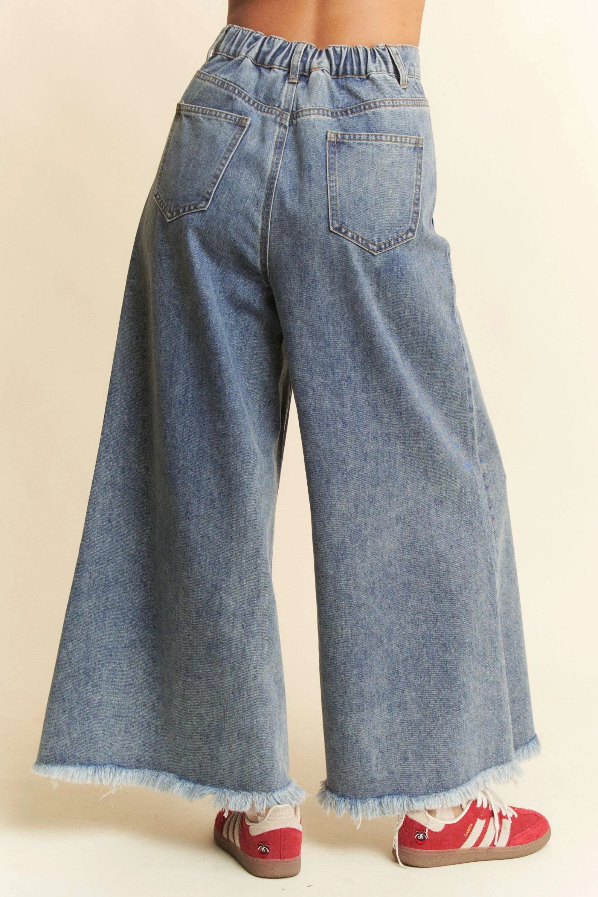 Davi & Dani Patch Pocket Wide Leg Culotte Jeans bda3faaf14d542499350c3da380537ee-Max-Origin