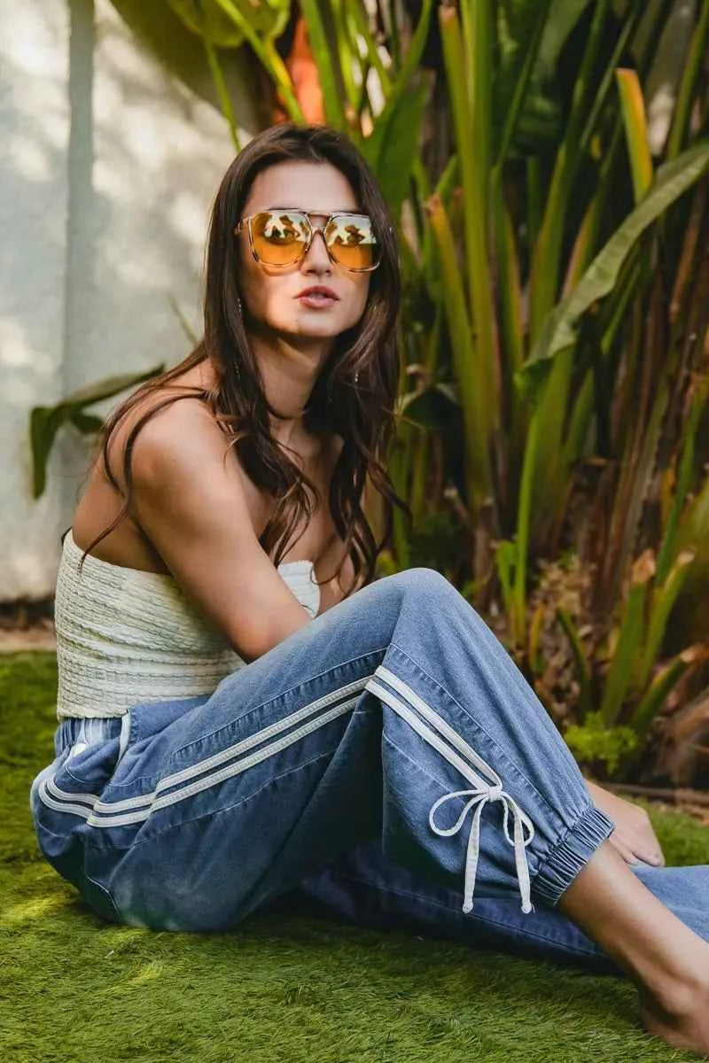 BiBi Striped Tape Details With Bot Tied Point Elastic Waist Jeans BiBi Striped Tape Details With Bot Tied Point Elastic Waist Jeans