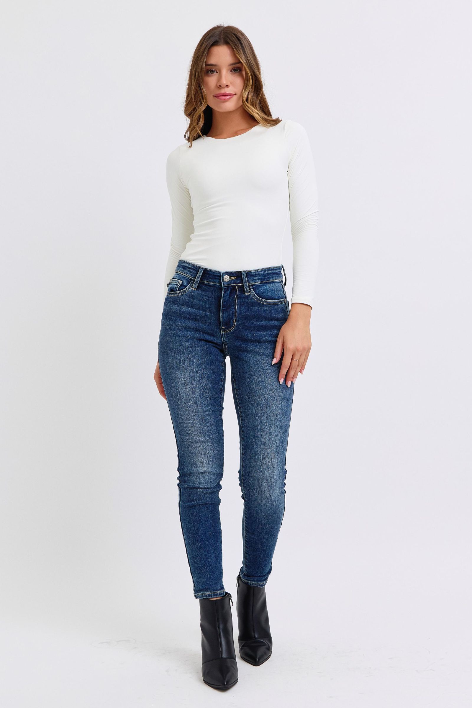 Judy Blue Full Size Mid-Rise Waist Skinny Jeans with Pockets Judy Blue Full Size Mid-Rise Waist Skinny Jeans with Pockets - TopFashionHQ