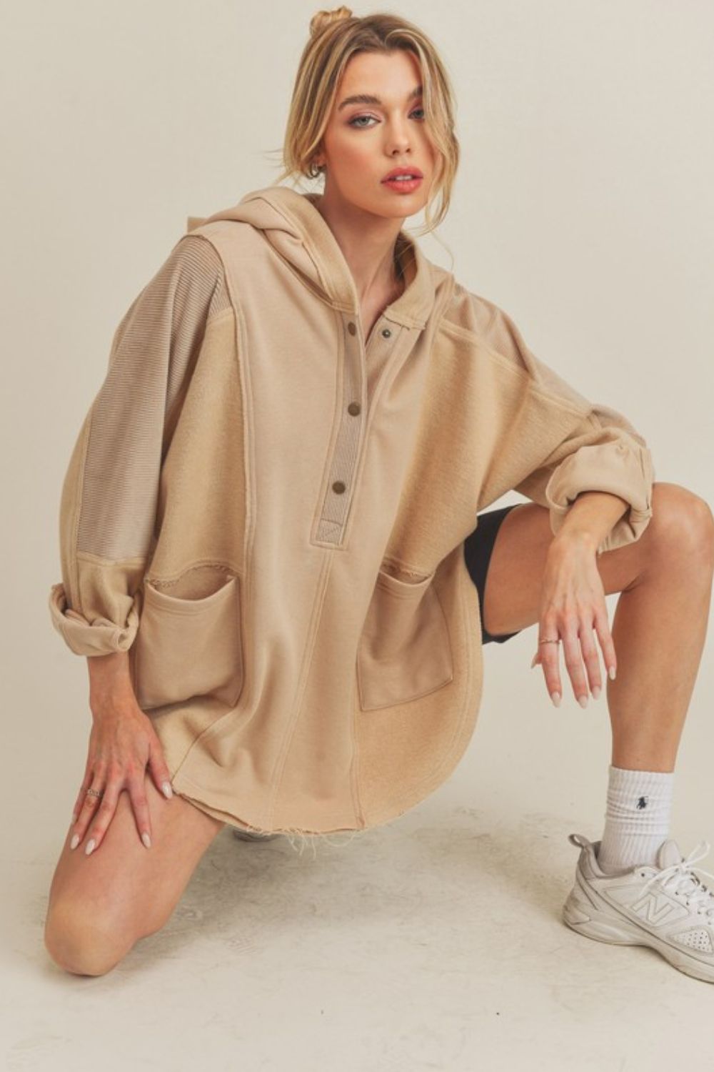 Aemi+Co Slit Half Snap Oversize Hoodie Aemi+Co Slit Half Snap Oversize Hoodie