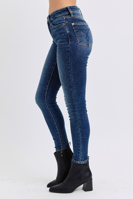 Judy Blue Full Size Mid-Rise Waist Skinny Jeans with Pockets Judy Blue Full Size Mid-Rise Waist Skinny Jeans with Pockets - TopFashionHQ
