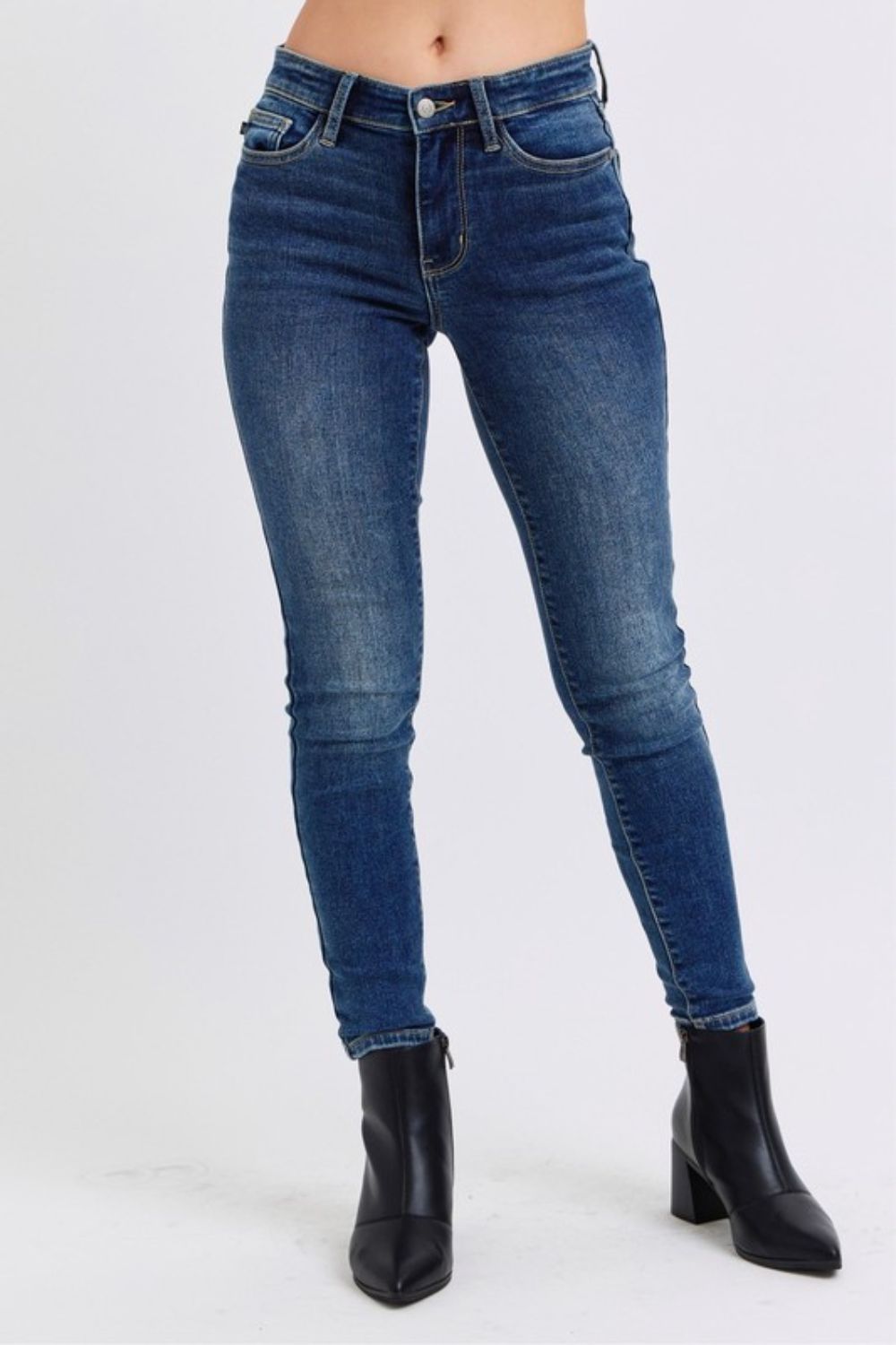 Judy Blue Full Size Mid-Rise Waist Skinny Jeans with Pockets Judy Blue Full Size Mid-Rise Waist Skinny Jeans with Pockets - TopFashionHQ