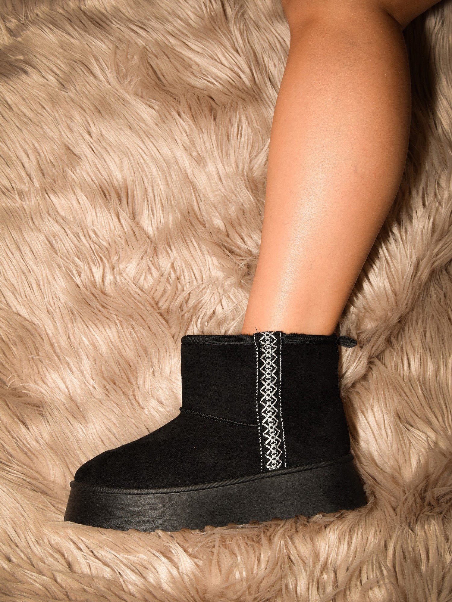 WILD DIVA Round Toe Platform Boots WILD DIVA Round Toe Platform Boots - TopFashionHQ