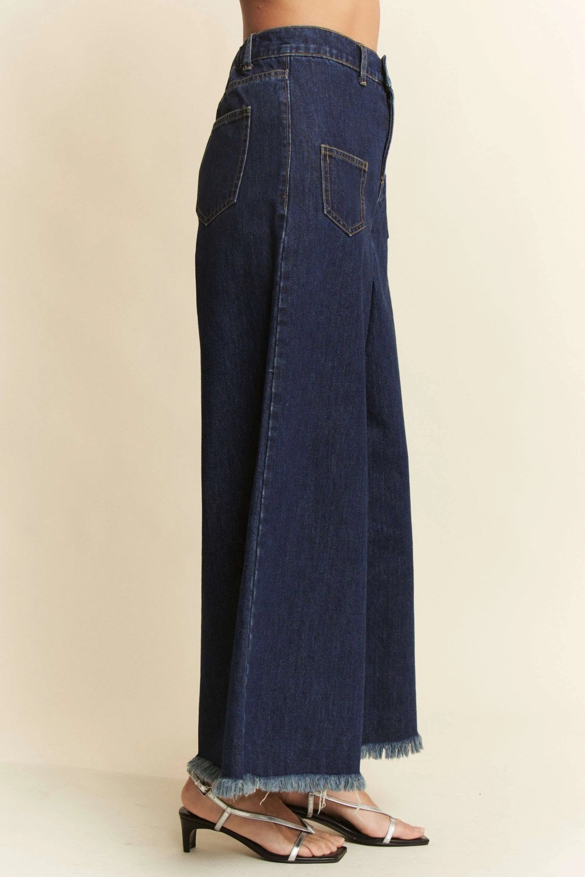 Davi & Dani Patch Pocket Wide Leg Culotte Jeans fbdcd766937b43f096f7a8297ed16b29-Max-Origin