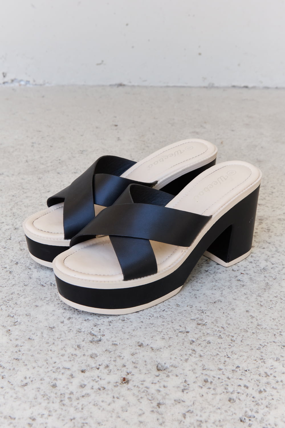 Weeboo Cherish The Moments Contrast Platform Sandals in Black Weeboo Cherish The Moments Contrast Platform Sandals in Black - TopFashionHQ