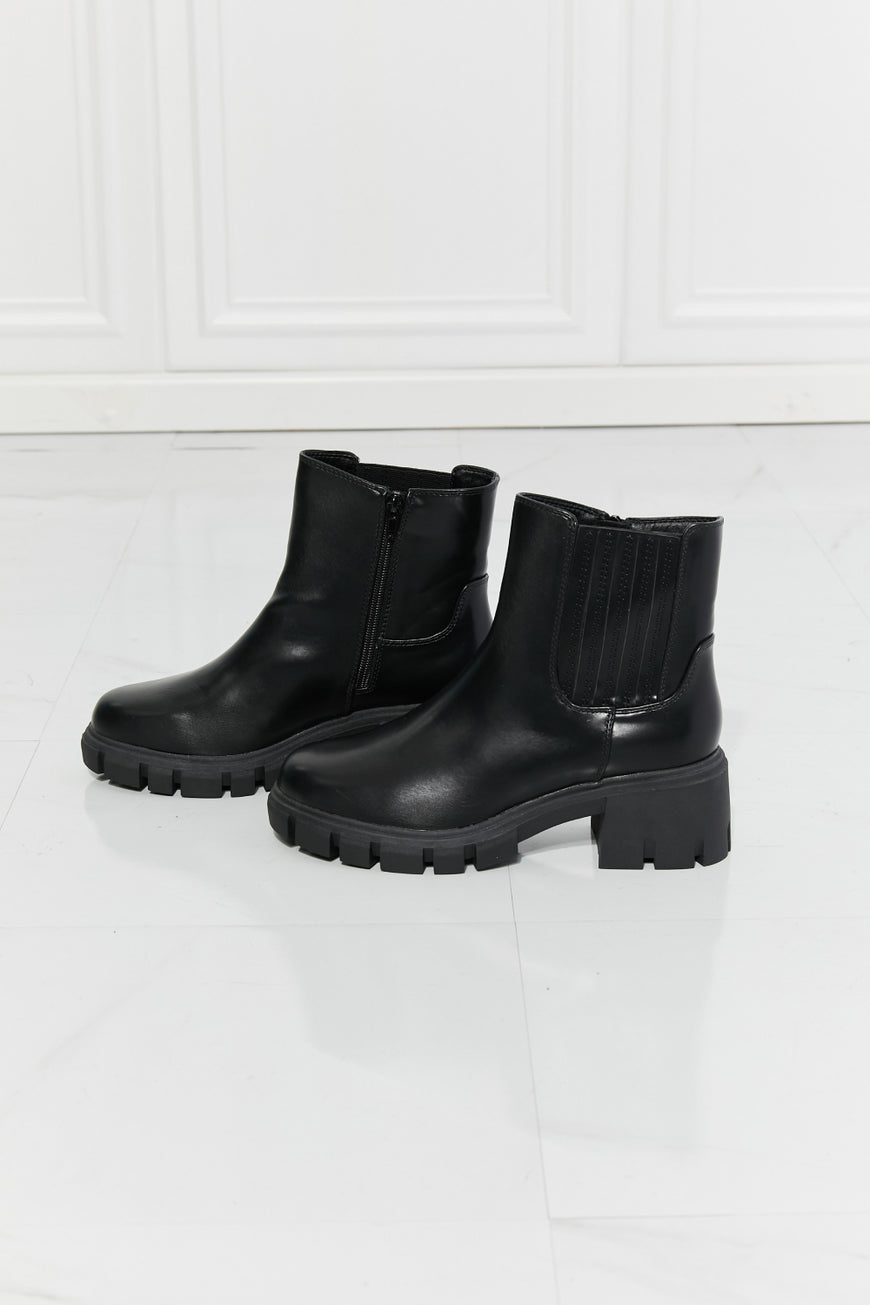 MMShoes What It Takes Lug Sole Chelsea Boots in Black